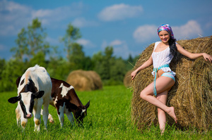 Sexy farm girl posing hot and nude outdo - Picture 1