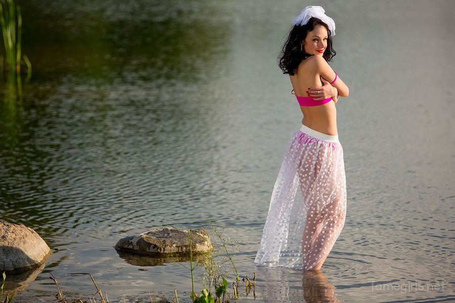 Hot brunette happy to show how seductive sh - XXX Dessert - Picture 2