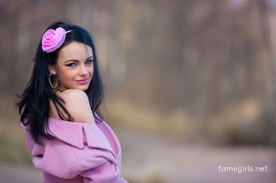 Cute babe walking along lake stops to strip - XXX Dessert - Picture 2