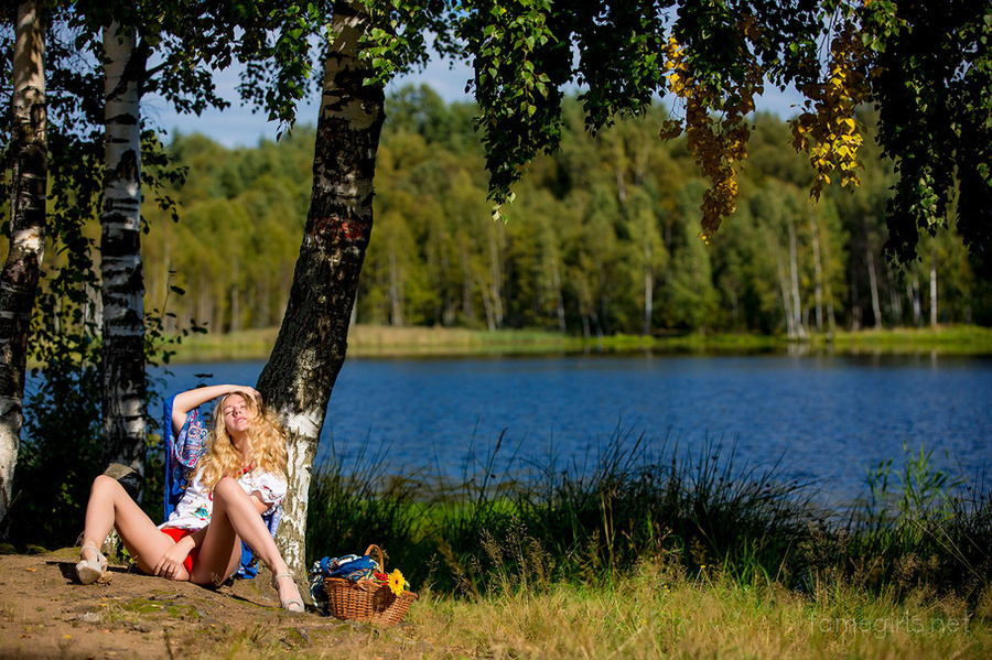 Pretty blonde riding hood shows her seducti - XXX Dessert - Picture 5