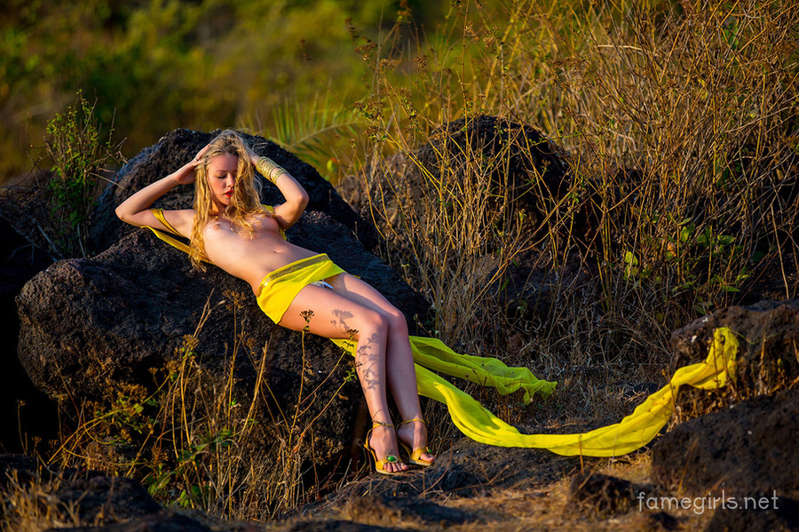 Young enchantress with hot tits looks invit - XXX Dessert - Picture 12