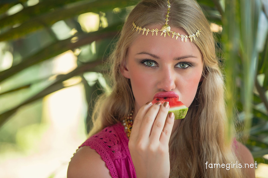 Hot looking damsel dressed like an Arabian  - XXX Dessert - Picture 9