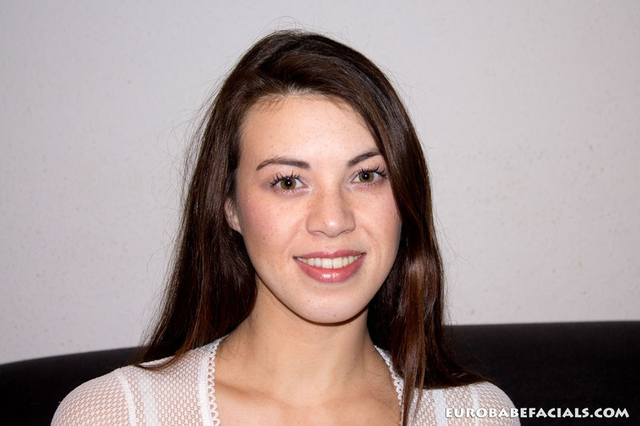 Thirsty brunette with gorgeously formed bod - XXX Dessert - Picture 1