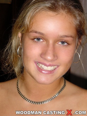 Smiling faces of hot blondes can turn you on - Picture 2