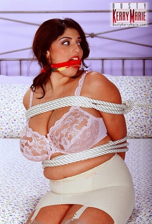 Arabic slut with gorgeously big boobs lo - XXX Dessert - Picture 4