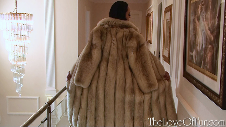 Gorgeous brunette mom in stockings fondling - XXX Dessert - Picture 3