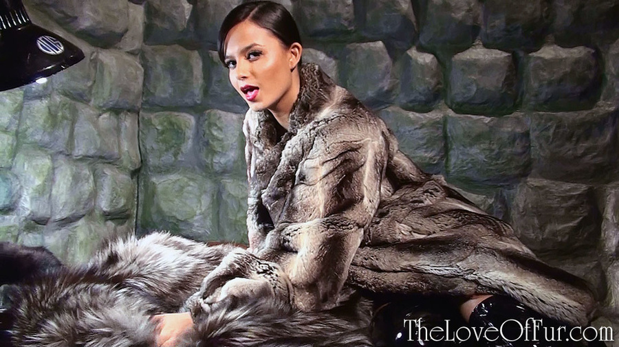 Dirty ponytailed brunette changing her fur  - XXX Dessert - Picture 5