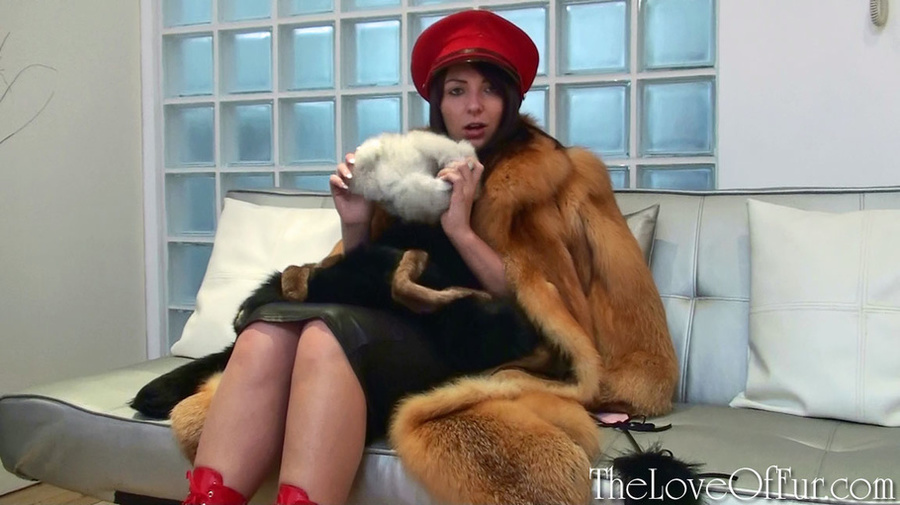 Brunette mistress in red latex boots and ca - XXX Dessert - Picture 7