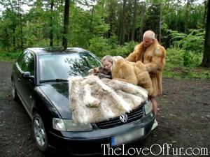 Horny dude in a fox fur coat drilling ha - Picture 4