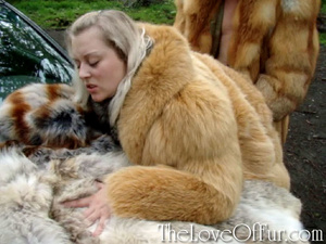 Horny dude in a fox fur coat drilling ha - Picture 5