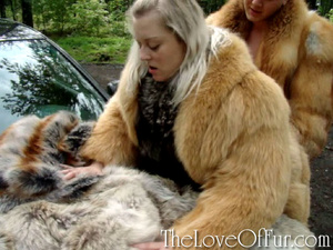 Horny dude in a fox fur coat drilling ha - Picture 7