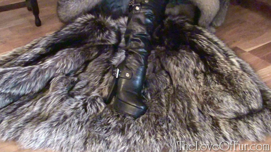 Seductive brunette MILF in silver fox coat  - XXX Dessert - Picture 5