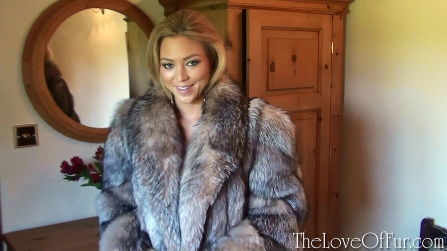 Breathtaking swarthy babe relaxing n fur co - XXX Dessert - Picture 5