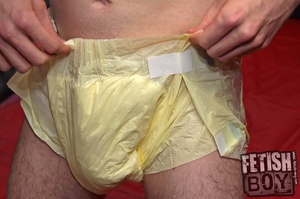 Gay with slammed ass has to wear a napkin for adults - Picture 4