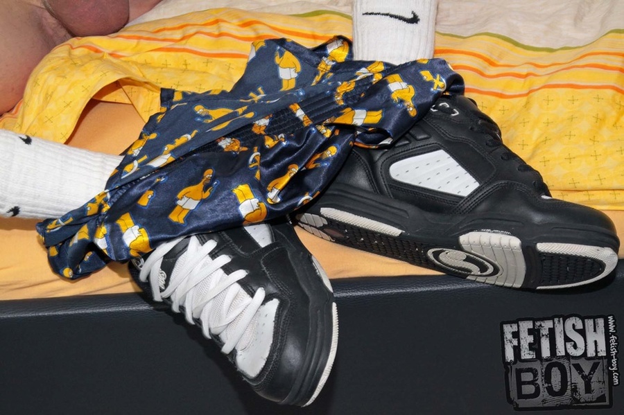 This dude gets high sniffing his stinky socks and trainers - XXXonXXX - Pic 3