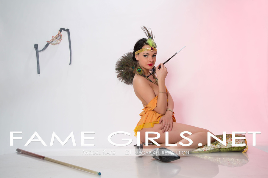 Amazing brunette babe Katie posing topless  - XXX Dessert - Picture 4