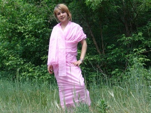 Blonde teeny unwrap a pink sari to pose nude in the forest - Picture 2