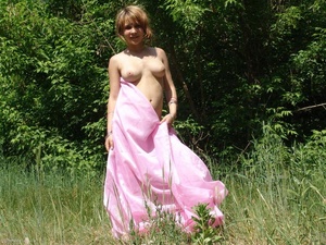 Blonde teeny unwrap a pink sari to pose nude in the forest - Picture 12