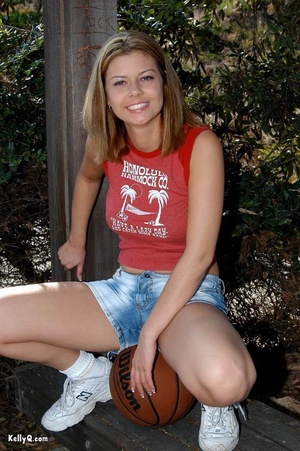 Lovely brunette teen takes off her jeans shorts to expose her pussy[ - Picture 7