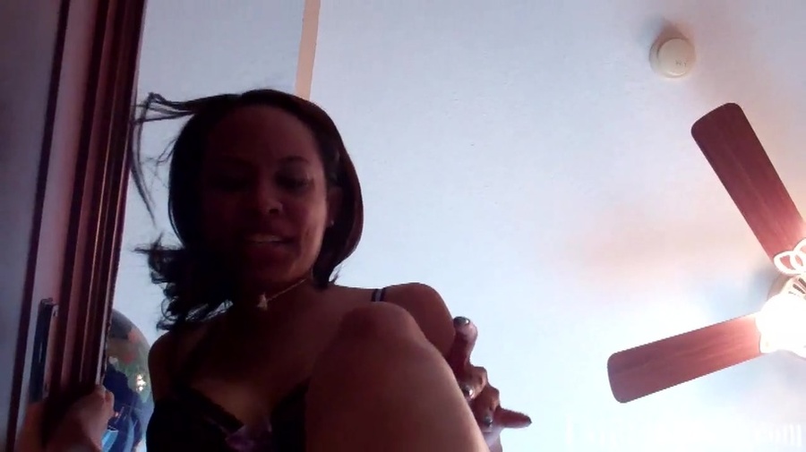 Hot black chick in a dark purple bra waiting to five plesure with her gorgeous body - XXXonXXX - Pic 8