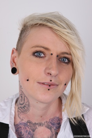 Wild blonde with multiple tattoos and pi - Picture 1