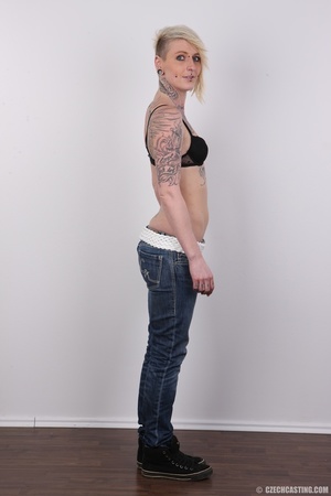 Wild blonde with multiple tattoos and pi - Picture 5