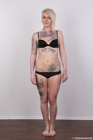 Wild blonde with multiple tattoos and pi - Picture 7