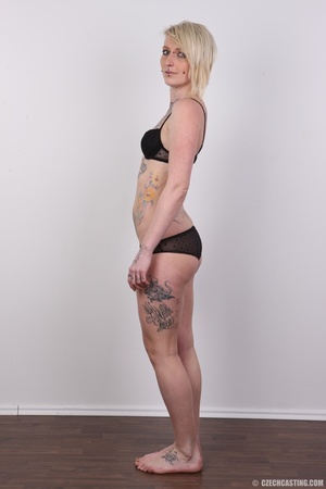 Wild blonde with multiple tattoos and pi - Picture 8