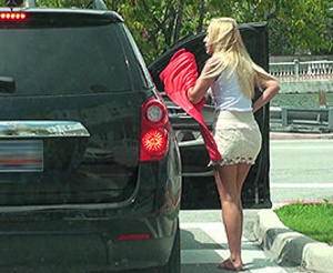 Hitchhiking teenies travelling without money and fucking with drivers - Picture 3