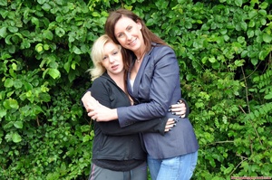 Lustful brunette MILF and her teen blond - Picture 1