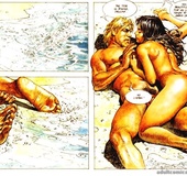 Blonde dude fucking a brunette bombshell on the sea shore