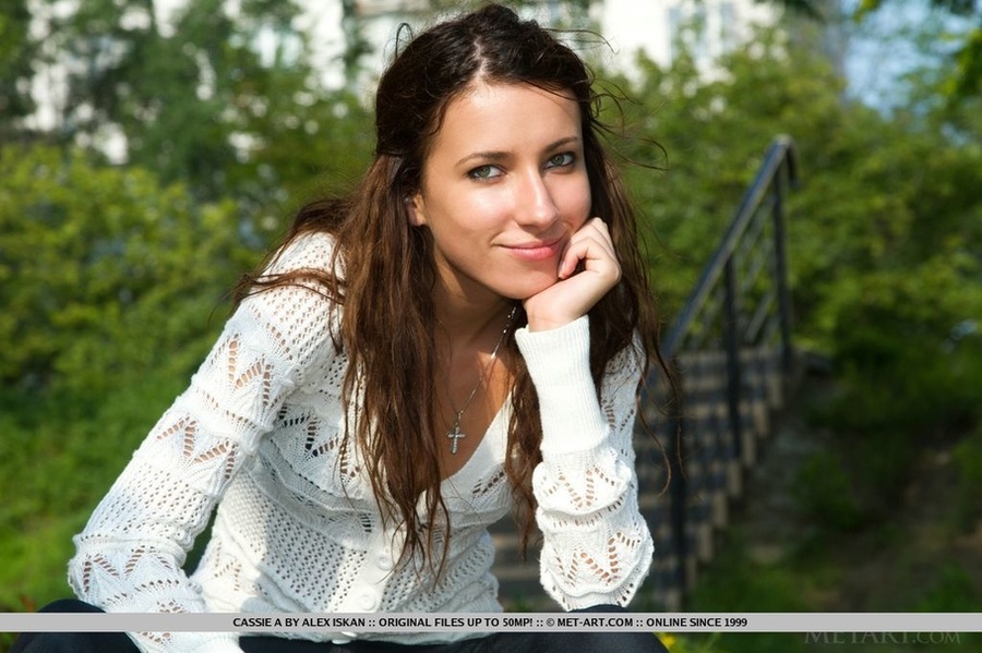 Teen hottie exposes lovely small boobs and  - XXX Dessert - Picture 18