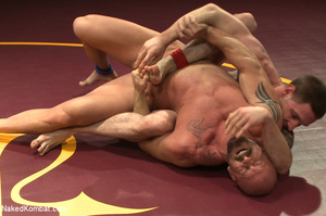 Bald dude and tattooed guy wrestle to de - Picture 4