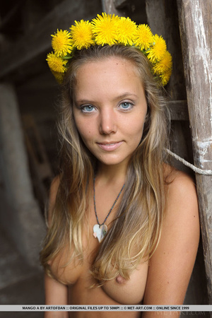 Tanned, blue-eyed cutie becomes flower a - Picture 1