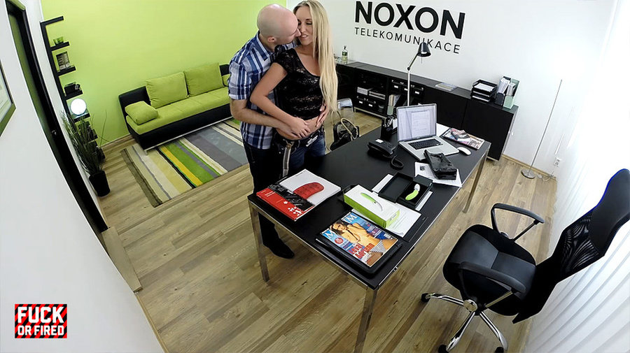 Blonde long-haired chick sucking her boss'  - XXX Dessert - Picture 4