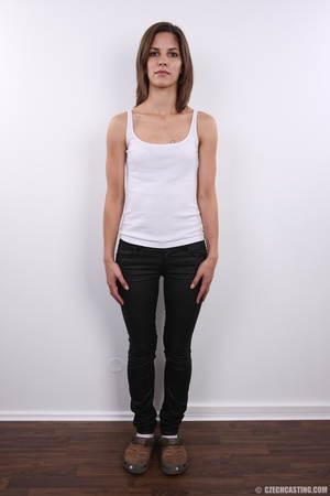 Slim attractive chick white top and blac - Picture 2