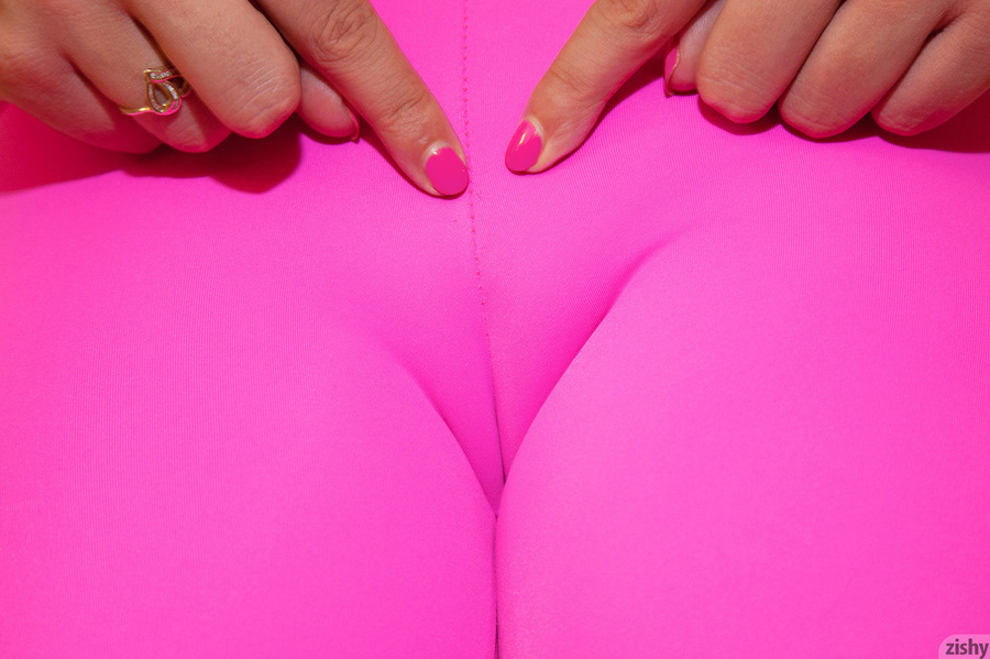 Busty ponytailed blondie in rose leggings i - XXX Dessert - Picture 1