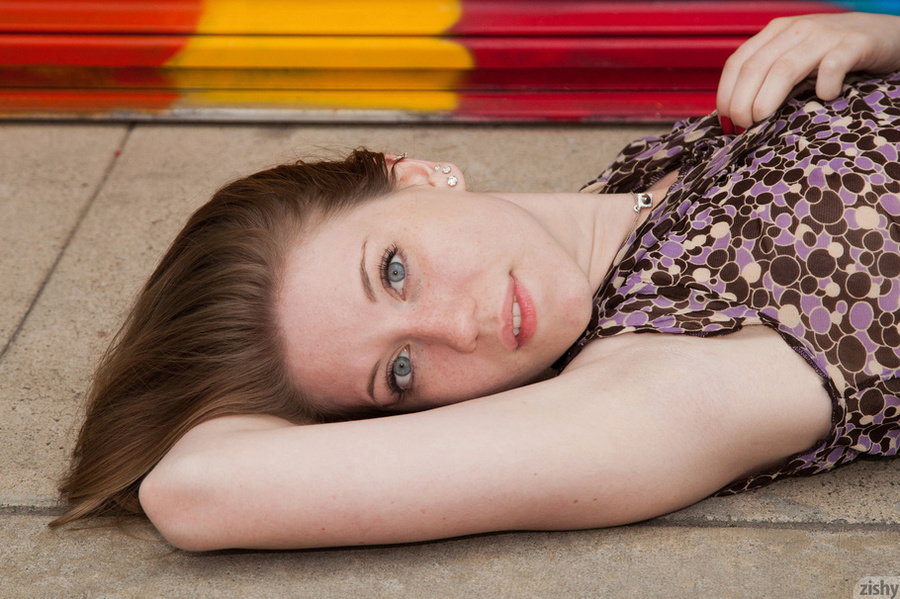 Slim teen redhead in sexy skinny jeans outd - XXX Dessert - Picture 6