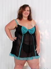 Tattooed brunette BBW in black and blue lingerie gets - Picture 1