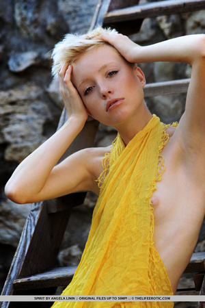 Scrawny blonde in a yellow shawl models  - Picture 3
