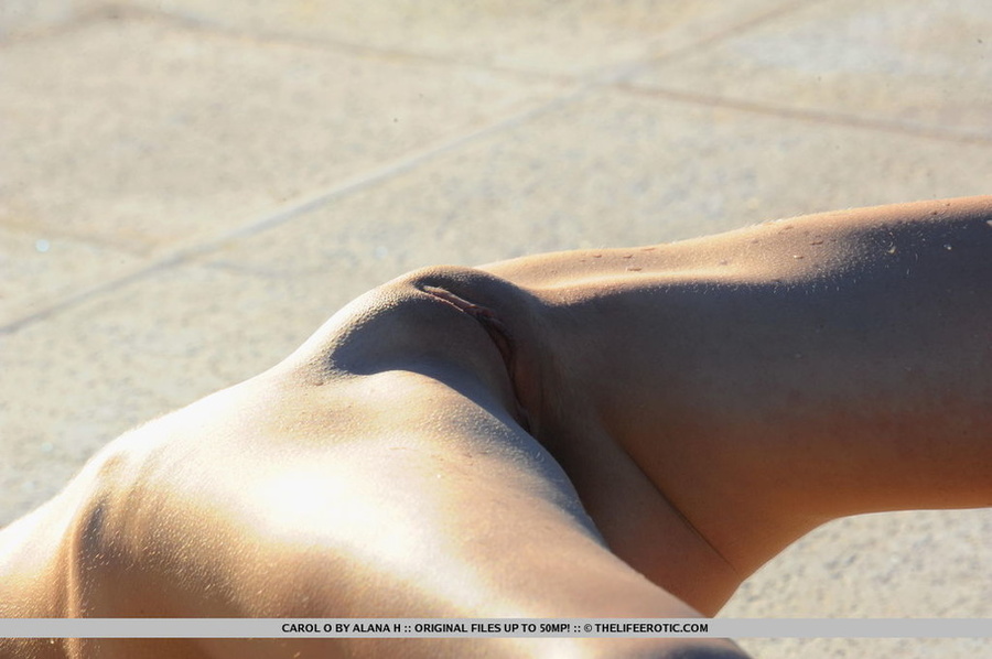 Thin brown-haired lass fingering her shaved - XXX Dessert - Picture 6