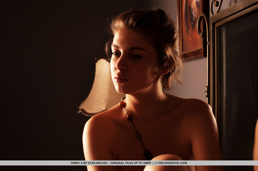 Nude blonde wearing a bead necklace poses a - XXX Dessert - Picture 16