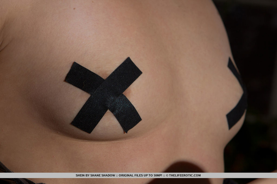 Thin tart in black lingerie models and fing - XXX Dessert - Picture 6