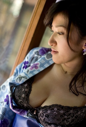 Flirty girl in a kimono and lace underwear flashes in the house. - Picture 7