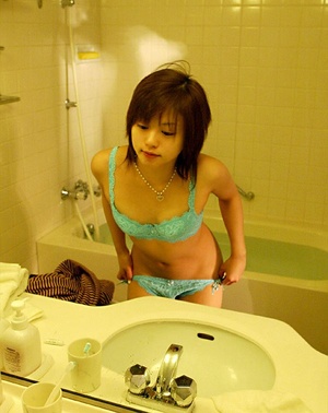 Bird removes her lacy baby blue underwear and gets in the tub. - Picture 6