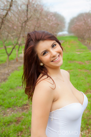 Young tattooed brunette in the orchard   - Picture 3