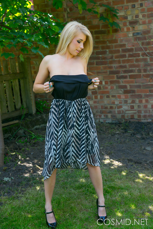 Catch this blond in her backyard as she  - Picture 8