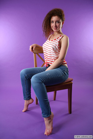 Fine miss loses her striped shirt, jeans and green panties on a chair. - Picture 1