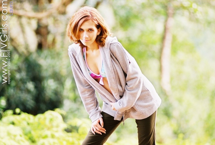 First time Laura public nudity - XXX Dessert - Picture 2