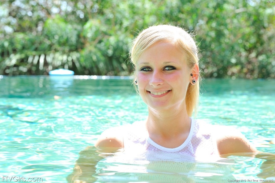 First time Alice dressup scenes - XXX Dessert - Picture 7